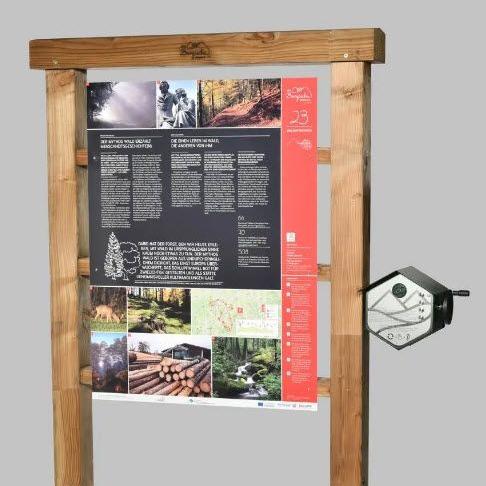Soundbox with wall