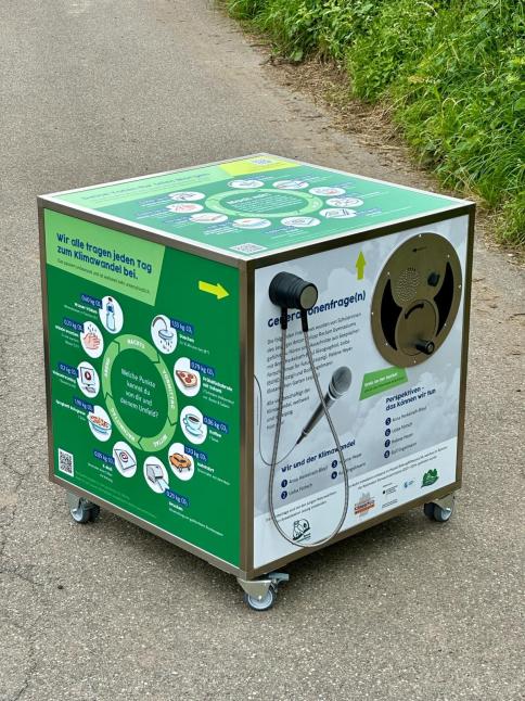 Listening station in the shape of a cube